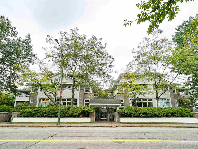 302 - 668 W 16th Avenue, Vancouver BC V5Z 1S6