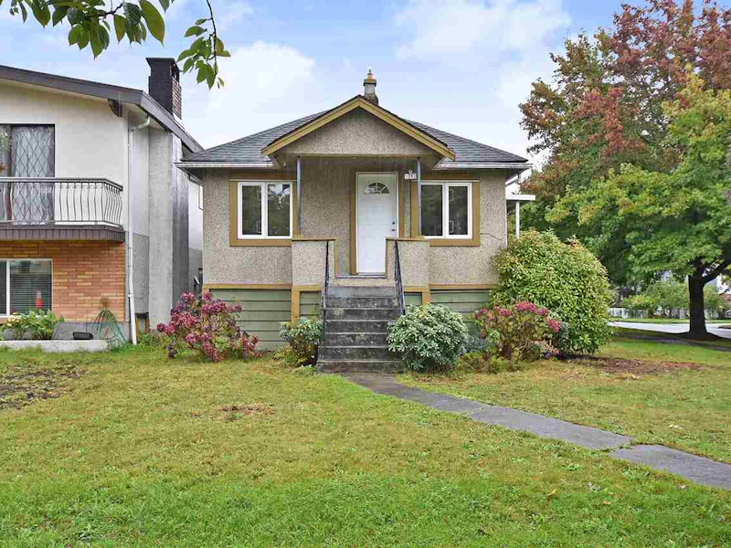 2092 Nanaimo Street, Vancouver BC V5N 5C5