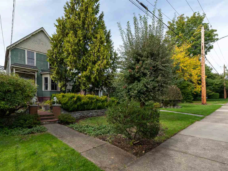 319 Queens Avenue, New Westminster BC V3L 1K1