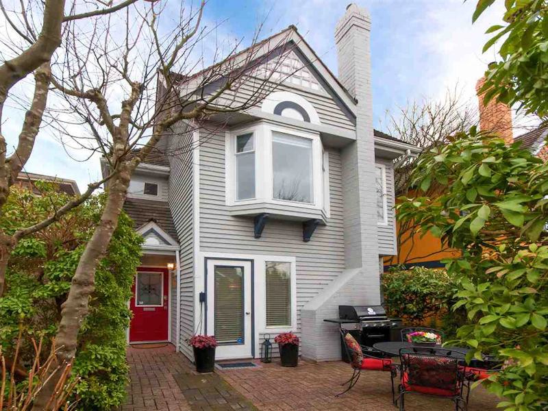 2058 W 14th Avenue, Vancouver BC V6J 2K4