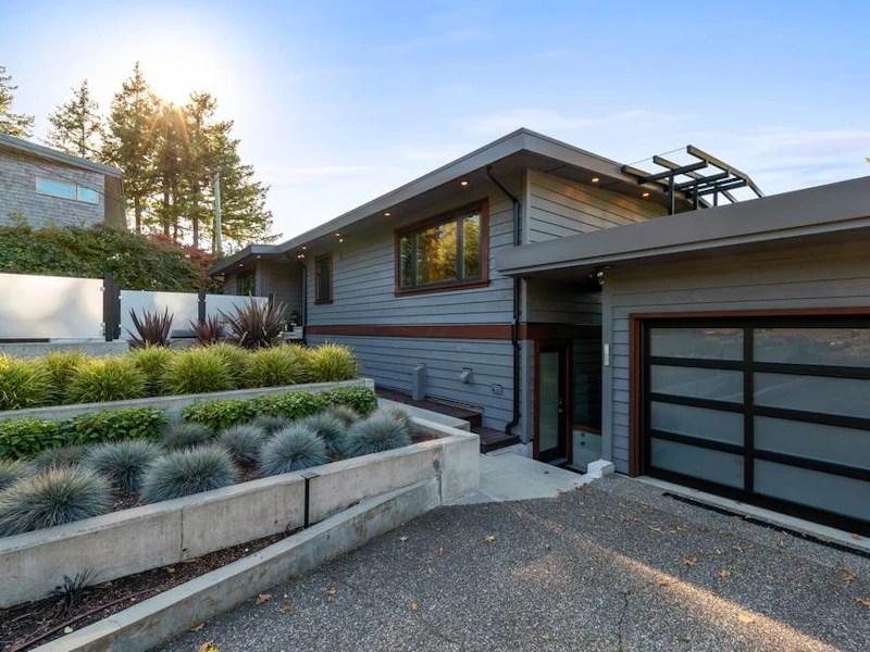 6239 Overstone Drive, West Vancouver BC V7W 1X9