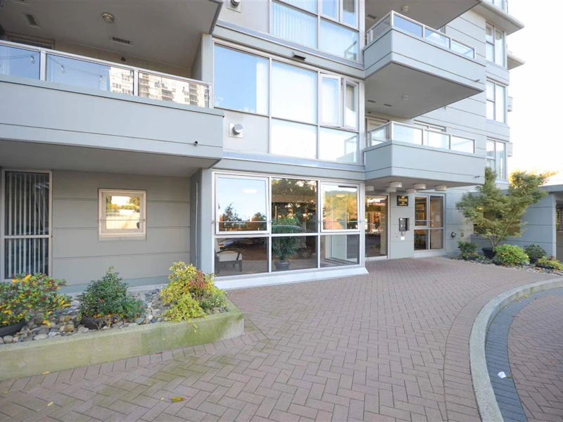 401 - 235 Guildford Way, Port Moody BC V3H 5L8