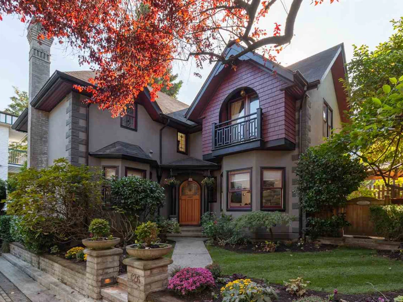 126 W 10th Avenue, Vancouver BC V5Y 1R8