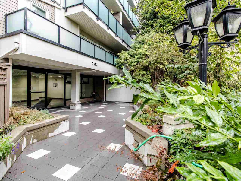 213 - 2333 Triumph Street, Vancouver BC V5L 1L4