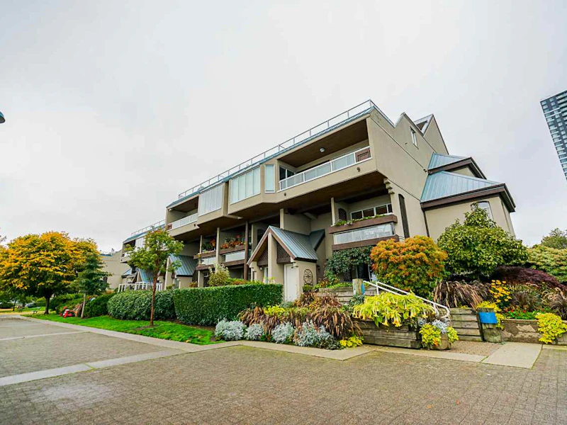 201 - 3 K De K Court, New Westminster BC V3M 6B6