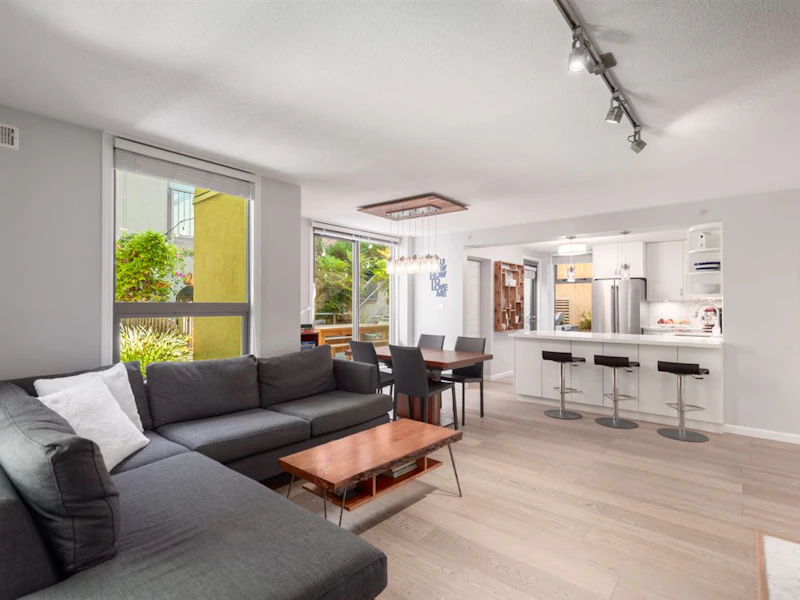 203 - 2223 W Broadway Street, Vancouver BC V6K 2E4