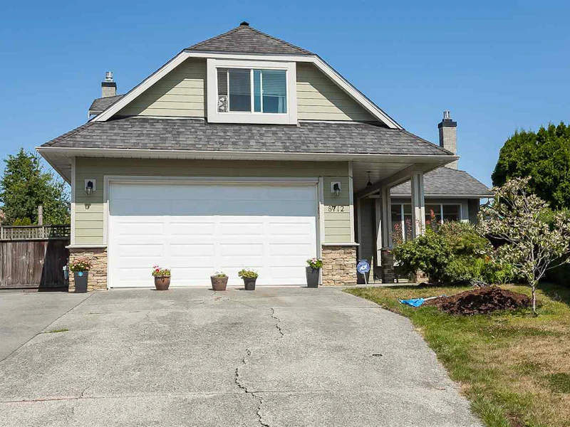 8712 147a Street, Surrey BC V3S 6P3