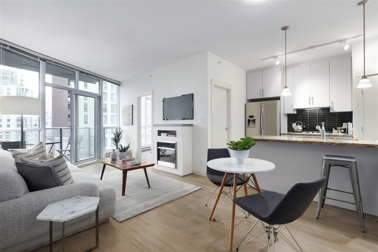 2407-1189 Melville St  