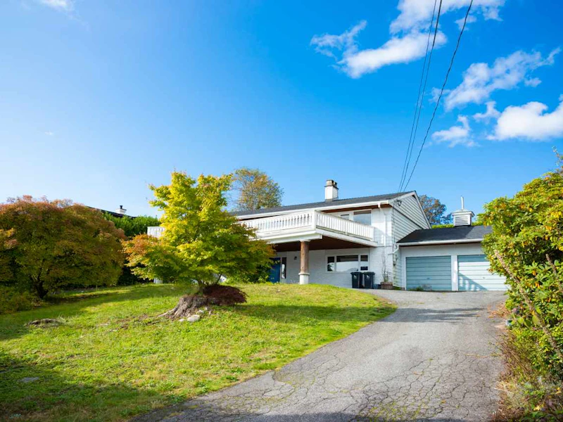 667 Baycrest Drive, North Vancouver BC V7G 1N7