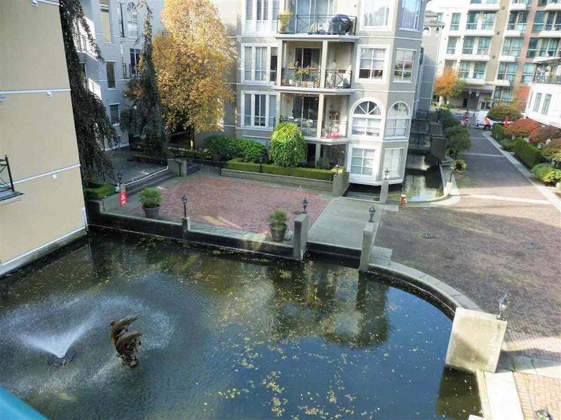305 - 12 Laguna Court, New Westminster BC V3M 6W4