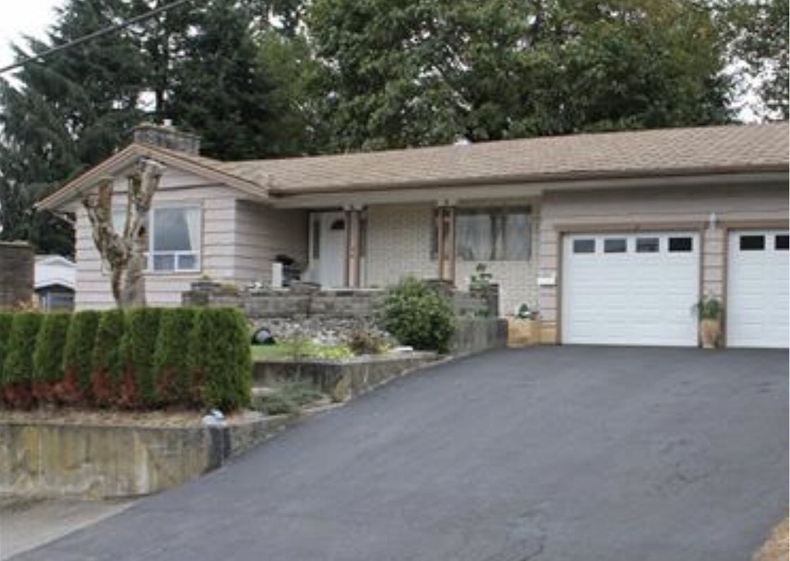2570 Magnolia Cres  