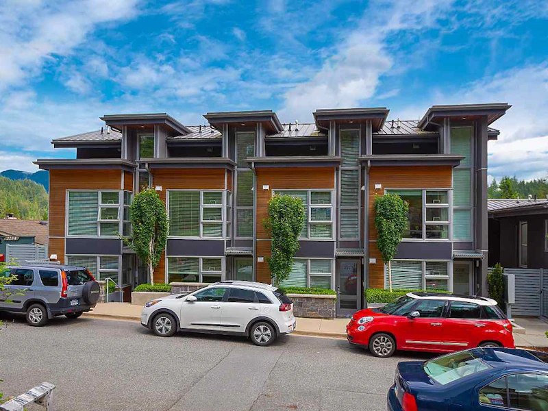 2218 Caledonia Avenue, North Vancouver BC V7G 1T9