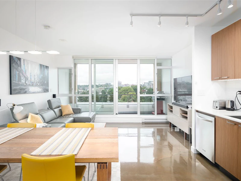 719 - 221 Union Street, Vancouver BC V6A 0B4