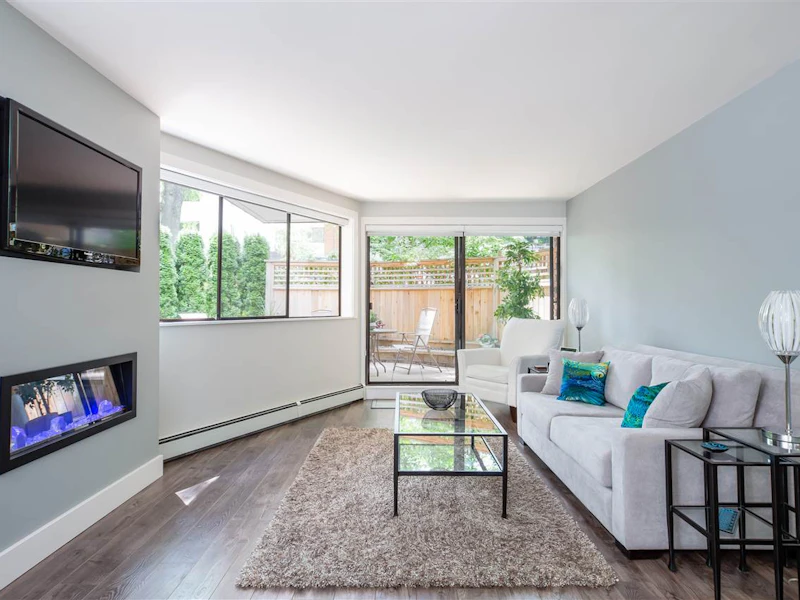 210 - 345 W 10th Avenue, Vancouver BC V5Y 1S2