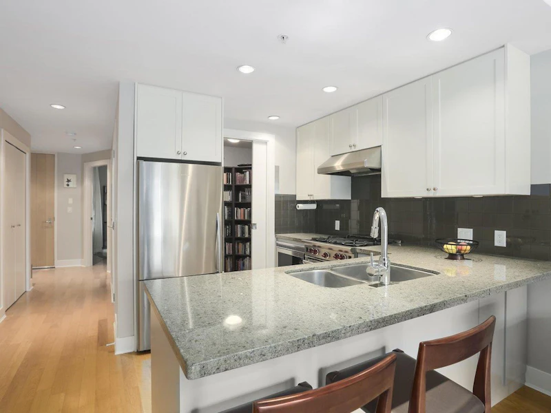 307 - 1477 W 15th Avenue, Vancouver BC V6H 1S4