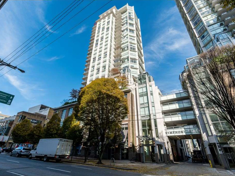 702 - 565 Smithe Street, Vancouver BC V6B 0E4