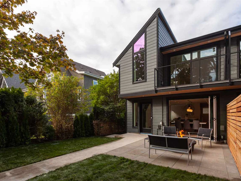 2257 W 13th Avenue, Vancouver BC V6K 2S4
