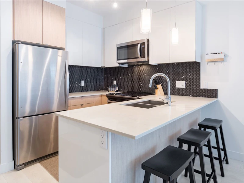 313 - 6438 195a Street, Surrey BC