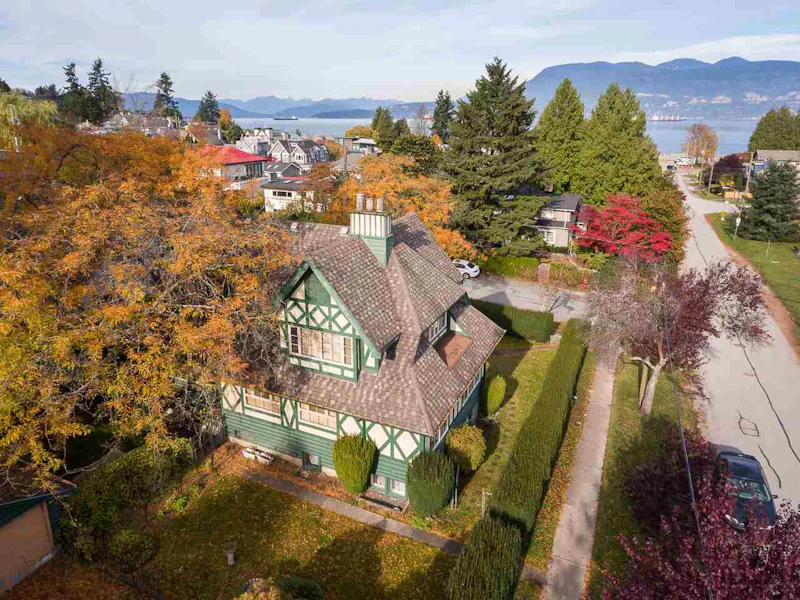 4504 Langara Avenue, Vancouver BC V6R 1C8