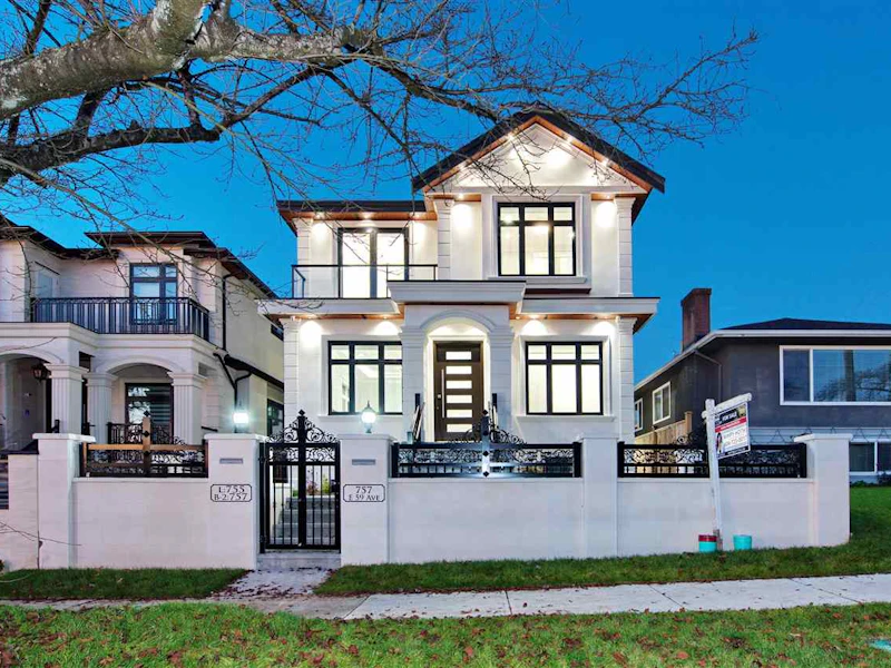 757 E 59th Avenue, Vancouver BC V5X 1Y5