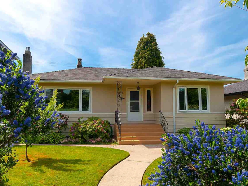 3838 W 2nd Avenue, Vancouver BC V6R 1K2
