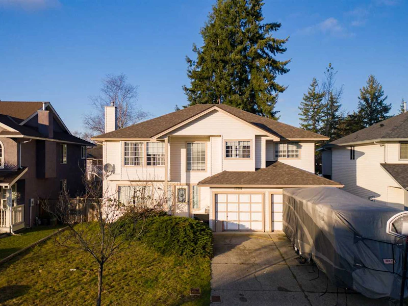 15561 89a Avenue, Surrey BC V3R 0R3
