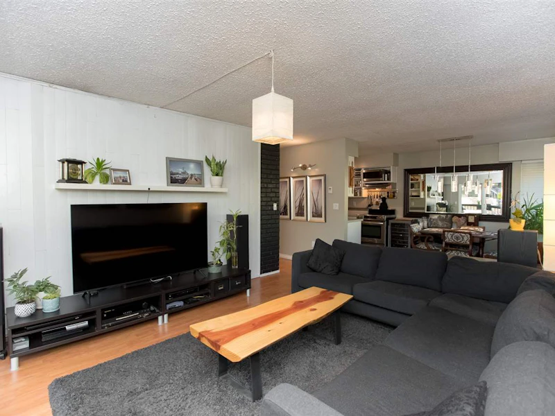 201 - 105 W Kings Road, North Vancouver BC V7N 2L7