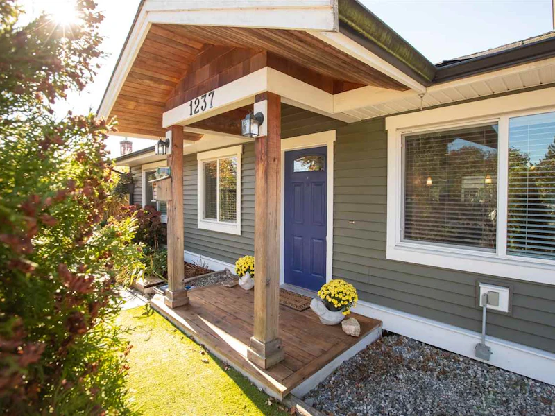 1237 Elmwood Place, North Vancouver BC V7P 2X8