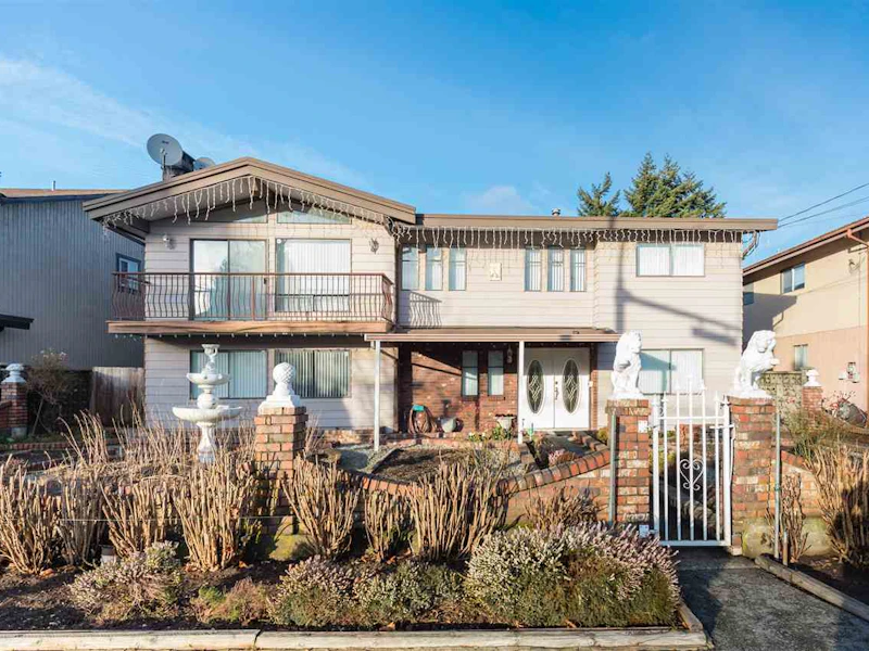 4077 Moscrop Street, Burnaby BC V5G 2E2