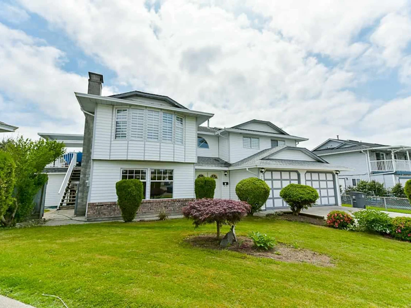 7710 122a Street, Surrey BC V3W 3S4