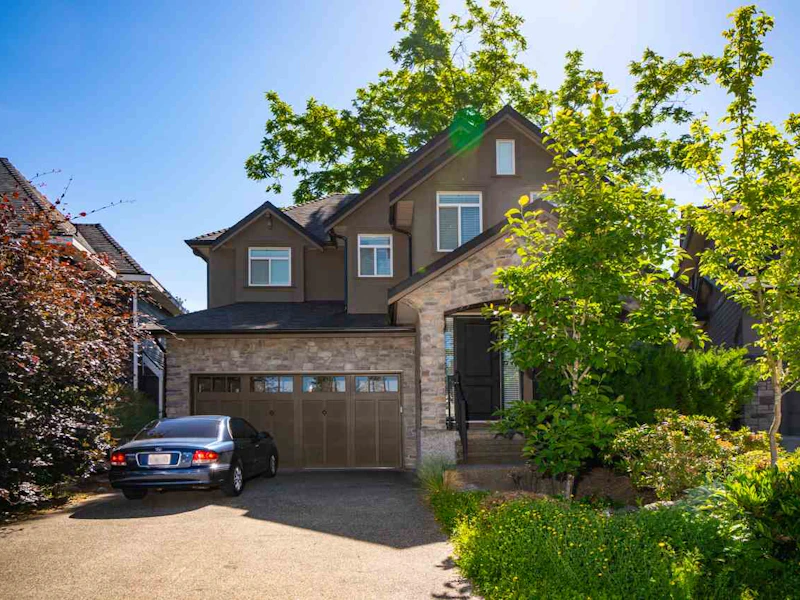 16378 27b Avenue, Surrey BC V3Z 0E4