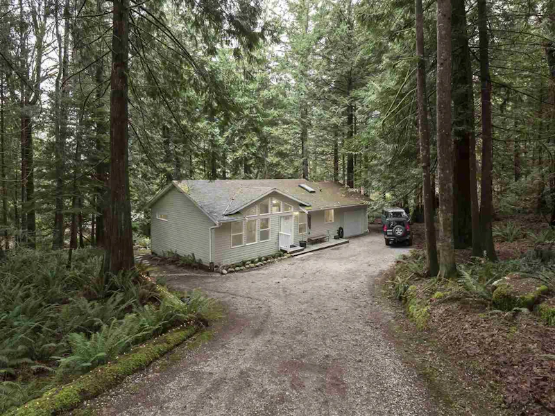 5712 Tillicum Bay Road, Sechelt BC