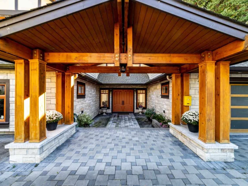 663 Montroyal Boulevard, North Vancouver BC V7R 2G2