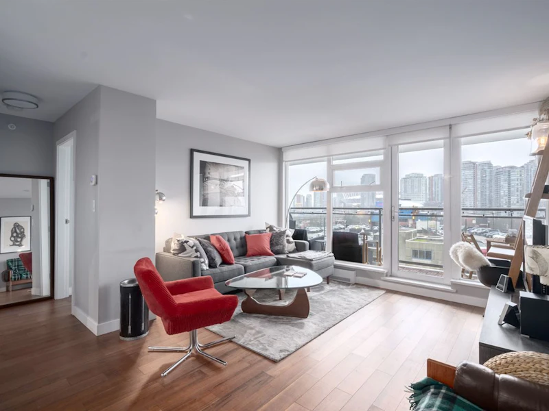 1002 - 188 Keefer Street, Vancouver BC V6A 1X4