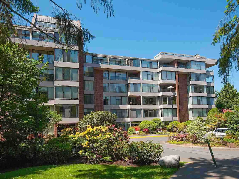 306 - 4101 Yew Street, Vancouver BC V6L 3B7