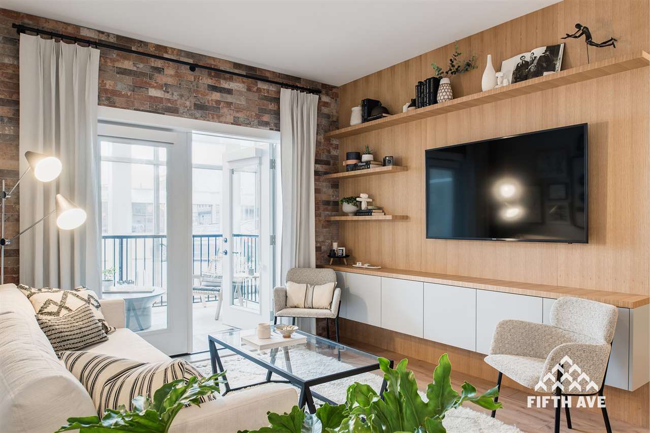406-2485 Montrose Ave  