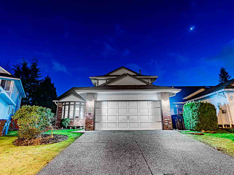 15176 96a Avenue, Surrey BC V3R 9Z3
