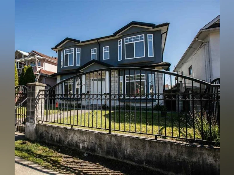 746 E King Edward Avenue, Vancouver BC V5V 2E2