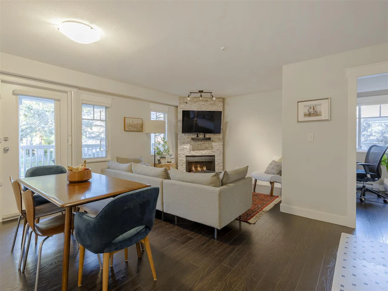 2 - 2498 E 8th Avenue, Vancouver BC V5M 4V4