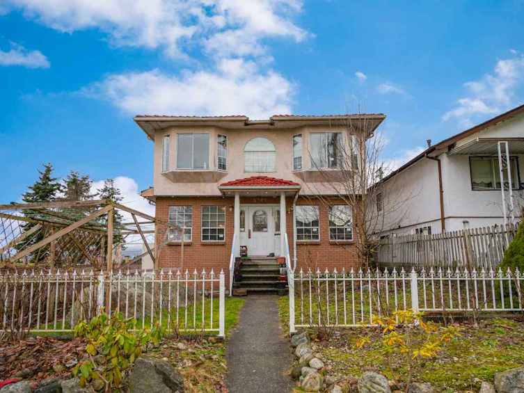 3405 E Pender Street, Vancouver, BC, V5K 2C9