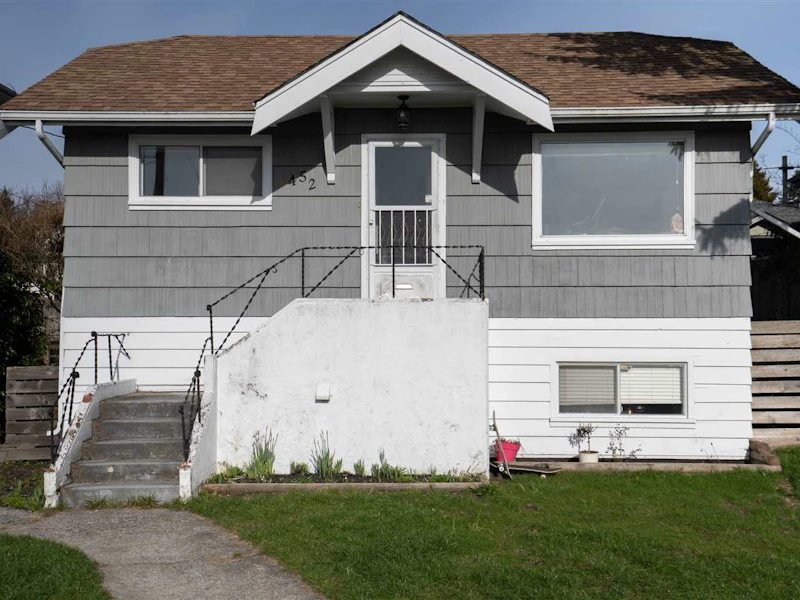 452 E 6th Street, North Vancouver BC V7L 1P9