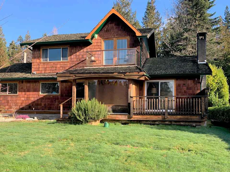 3272 Beach Avenue, Roberts Creek BC
