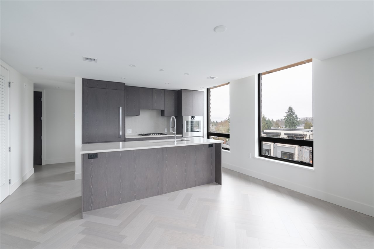 307-633 W King Edward Ave  