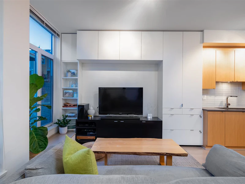 210 - 735 W 15th Street, North Vancouver BC V7M 0B8