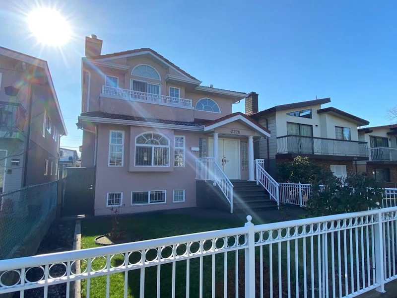 3228 Charles Street, Vancouver BC V5K 3C1
