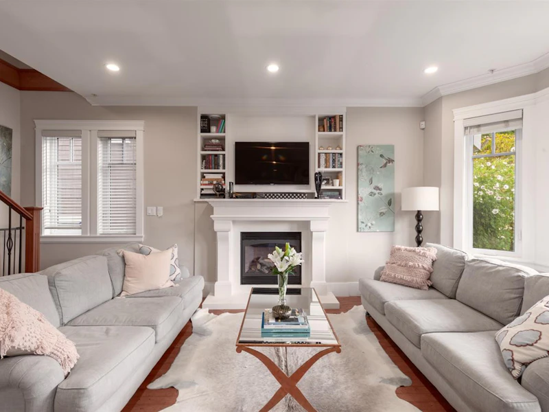 2515 W 7th Avenue, Vancouver BC V6K 1Y8