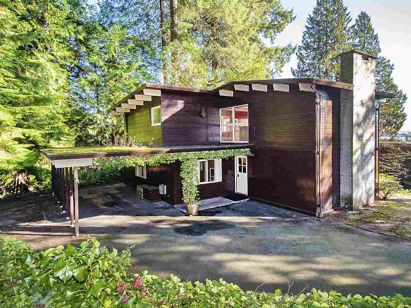 466 Hillcrest Street, West Vancouver BC V7V 2L7