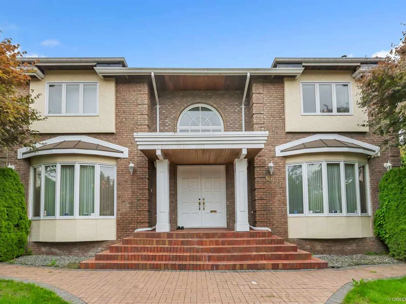 6926 Laburnum Street, Vancouver BC V6P 5M9