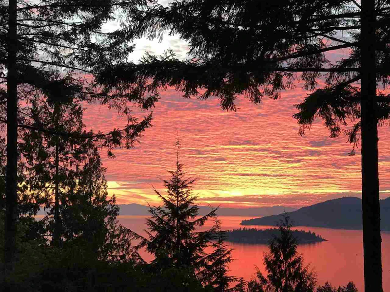 5110 Meadfeild Road, West Vancouver BC V7W 3G2