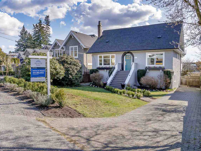 2334 Haywood Avenue, West Vancouver BC V7V 1X7